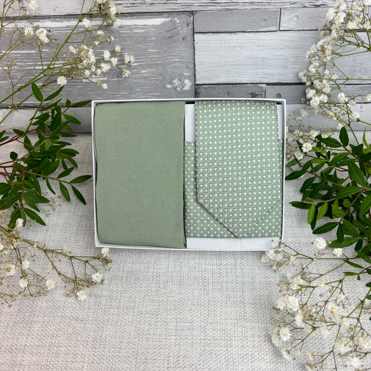Wild Sage Diamonds Tie & Socks Gift Set