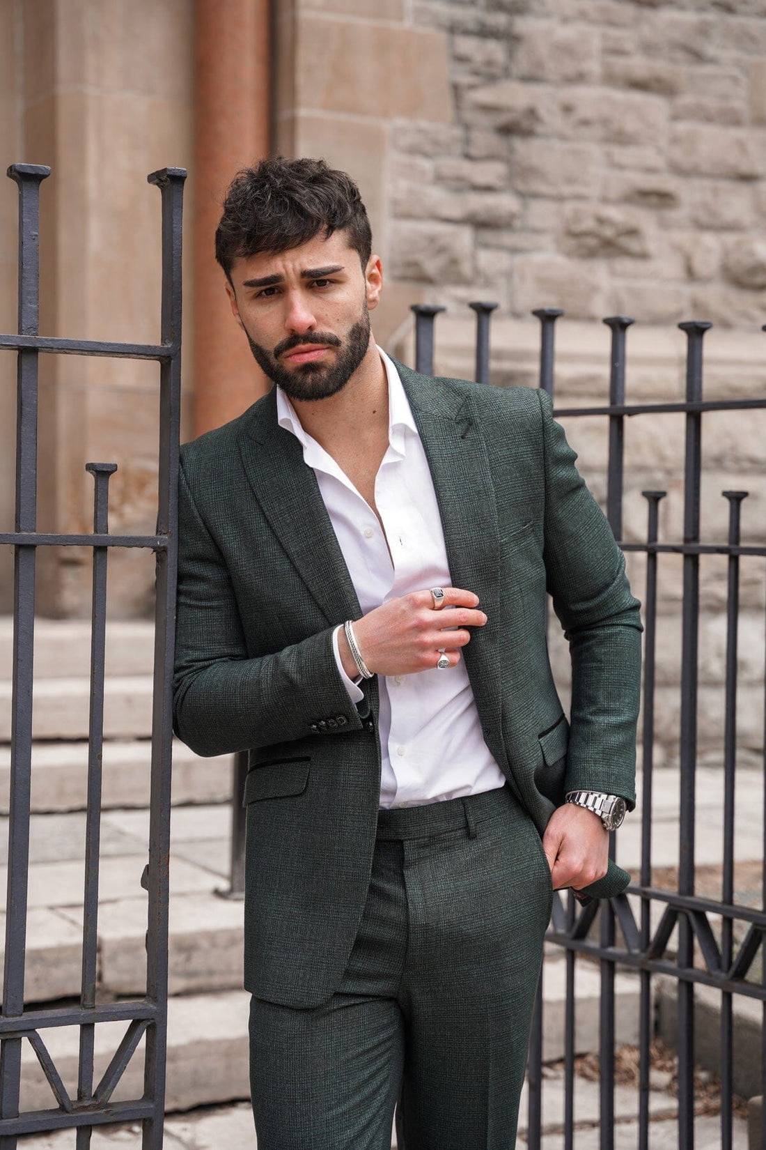 The Allure of Hunter Green: Why It's a Top Wedding Colour