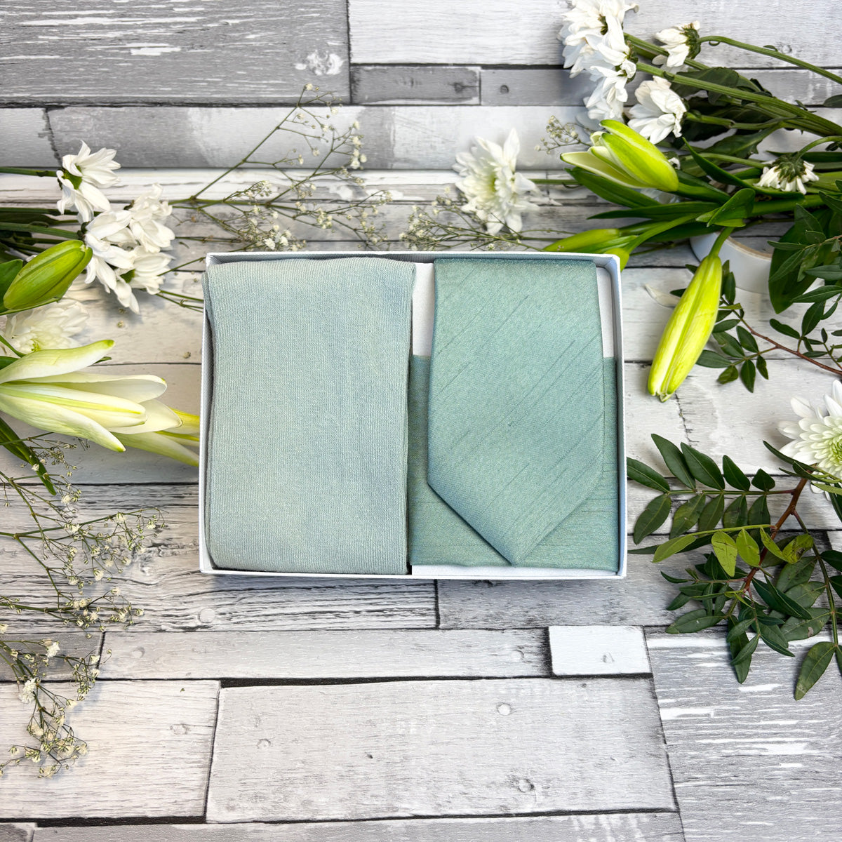 Seagrass Shantung Tie & Socks Gift Set