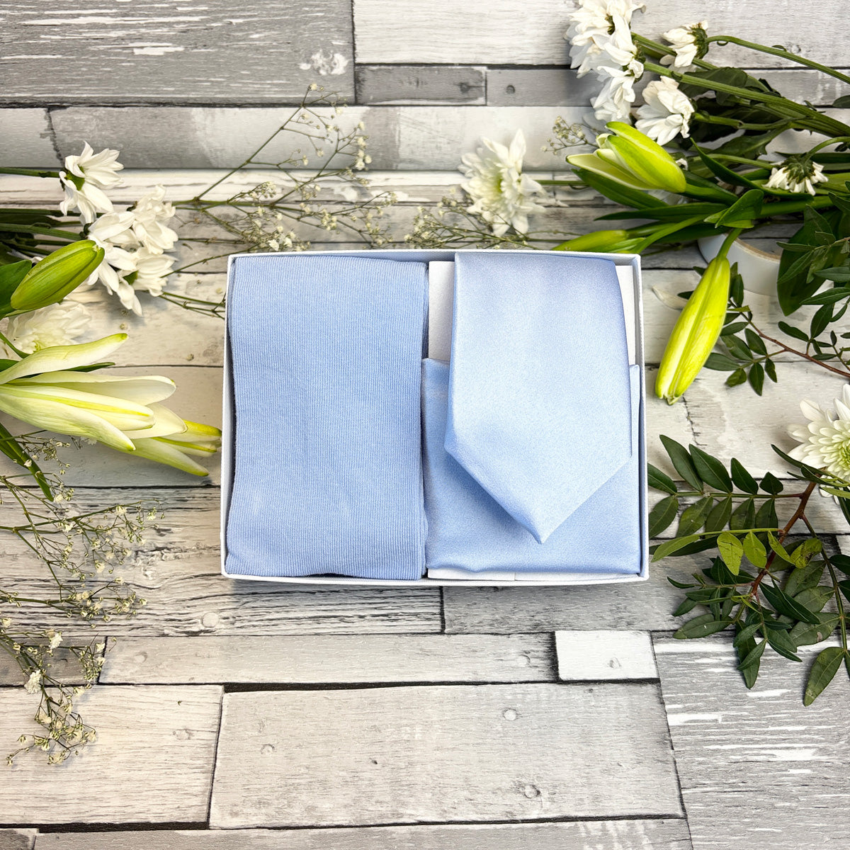 Blue Daisy Tie & Socks Gift Set