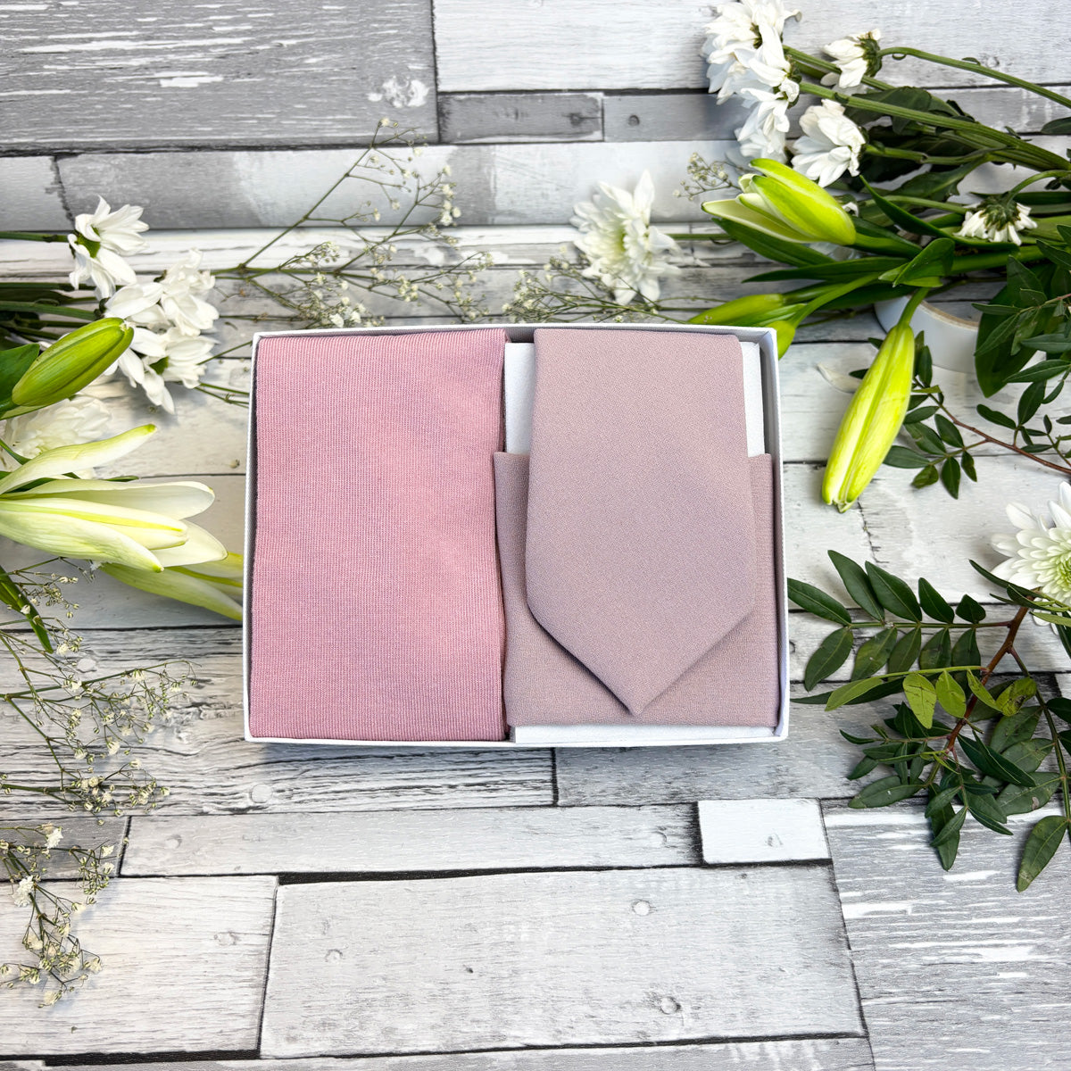 Lilac Rose Tie & Socks Gift Set