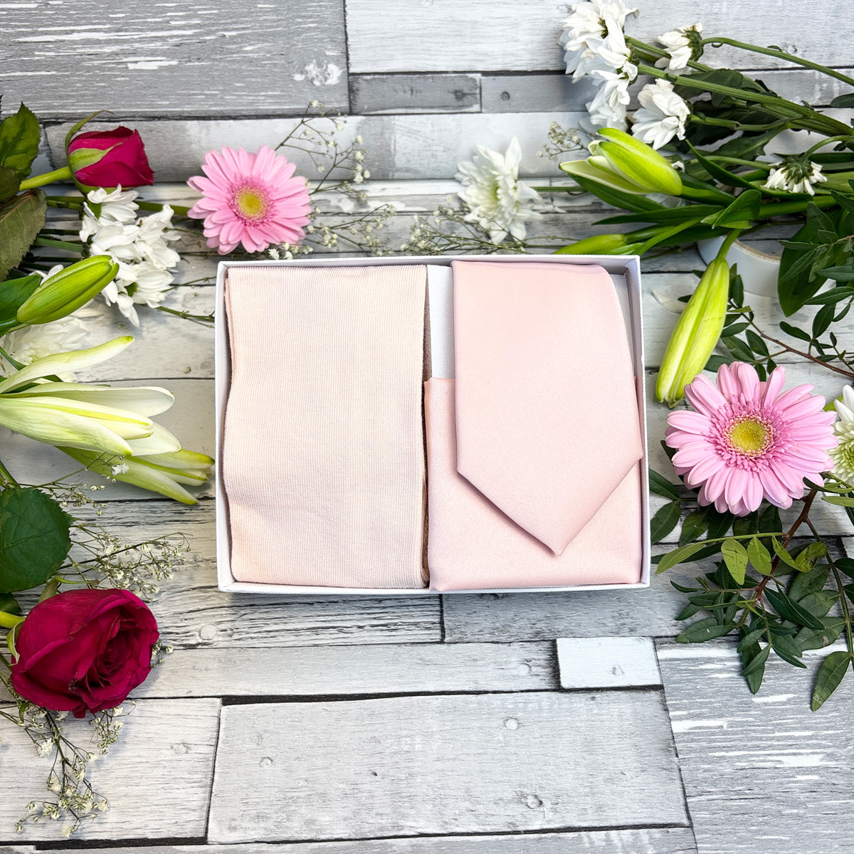 Vintage Rose Tie & Socks Gift Set