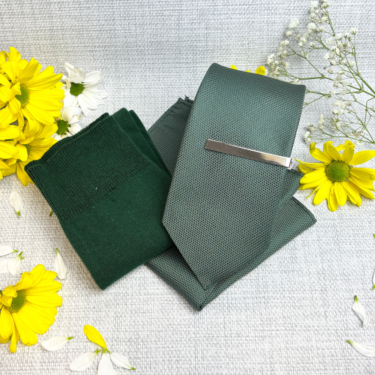 Spruce Textured Tie & Socks Gift Set