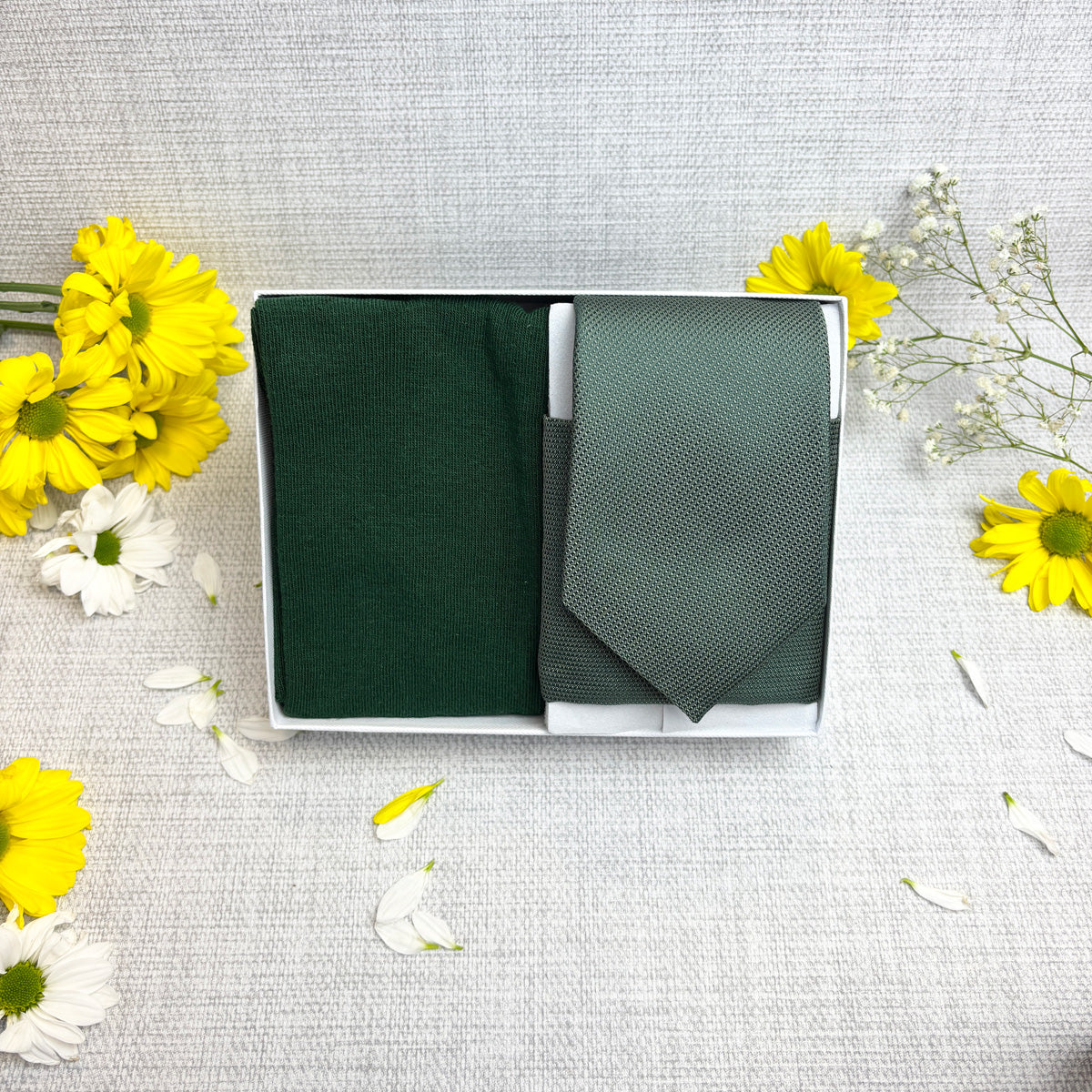 Spruce Textured Tie & Socks Gift Set