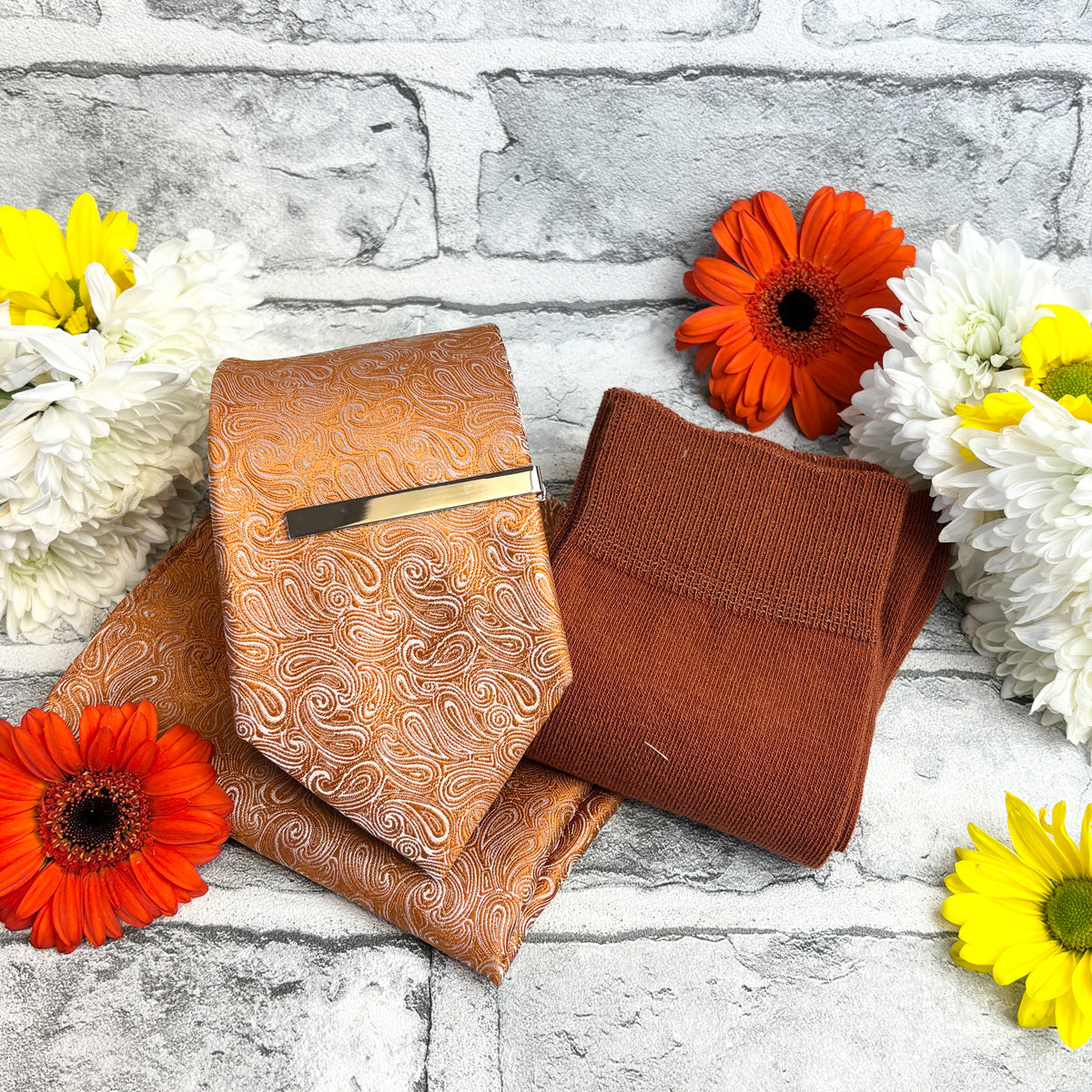 Spice Paisley Tie & Socks Gift Set