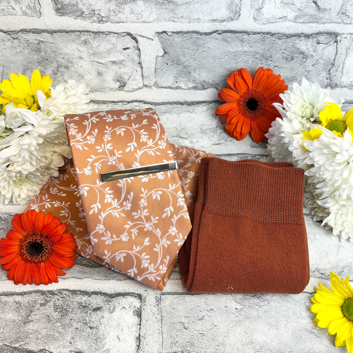 Spice Leaves Tie & Socks Gift Set