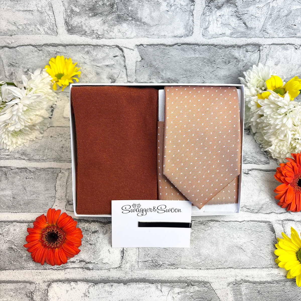 Spice Pin Dots Tie & Socks Gift Set