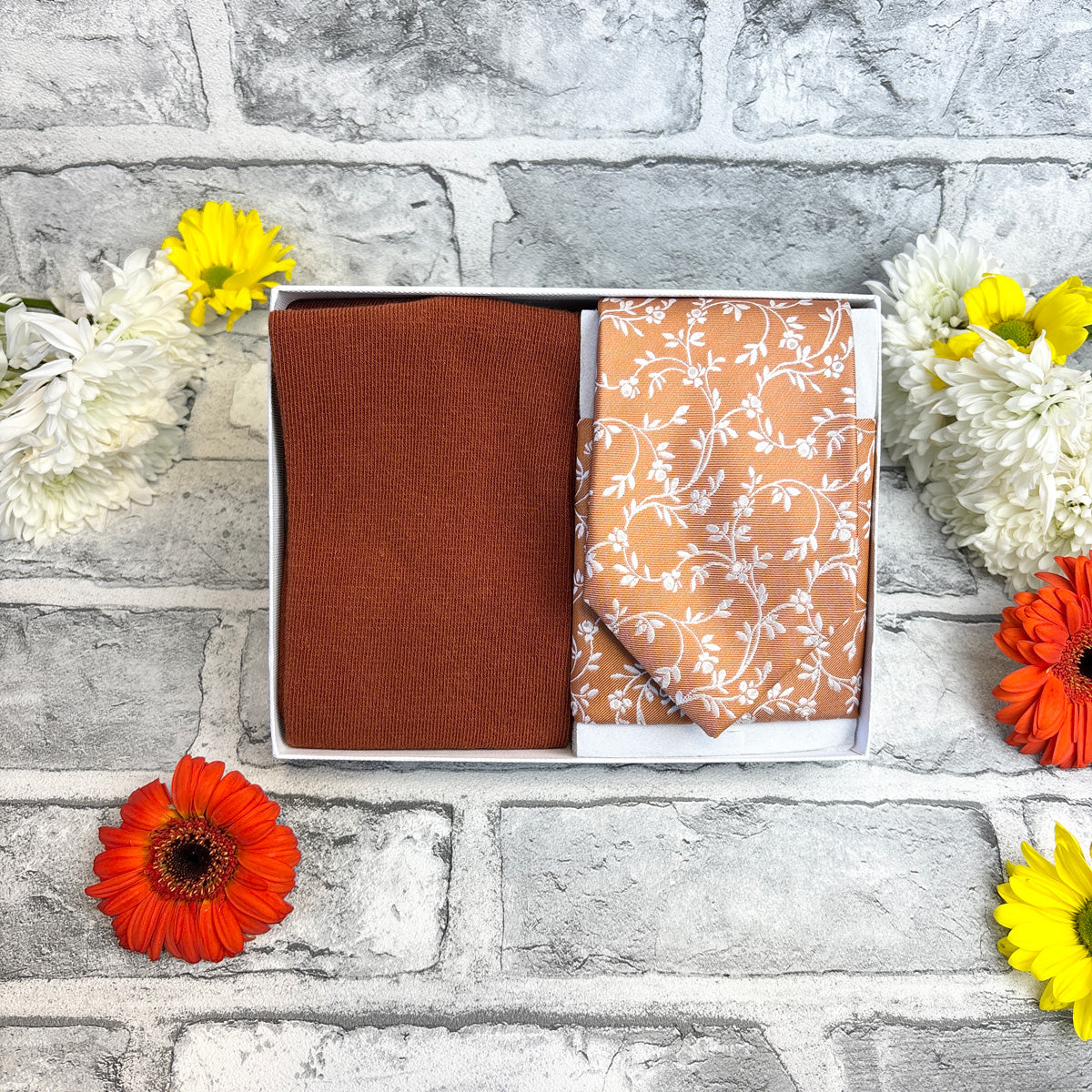 Spice Leaves Tie & Socks Gift Set