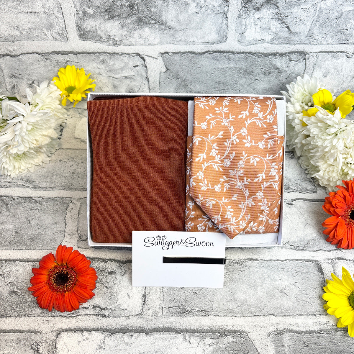 Spice Leaves Tie & Socks Gift Set