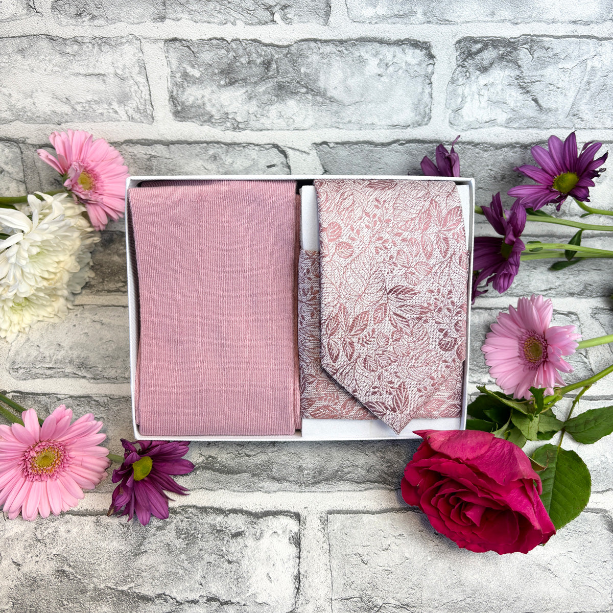 Desert Rose Woodland Leaves Tie & Socks Gift Set