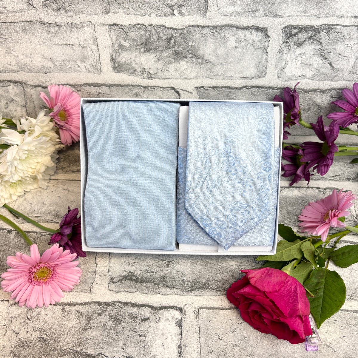 Cloudy Blue Woodland Leaves Tie & Socks Gift Set