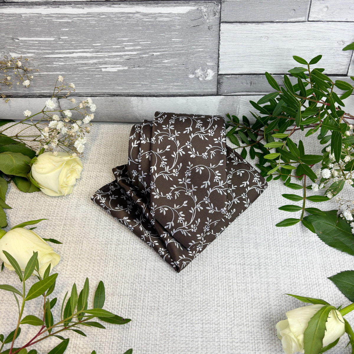 Walnut Leaves tie and pocket square set